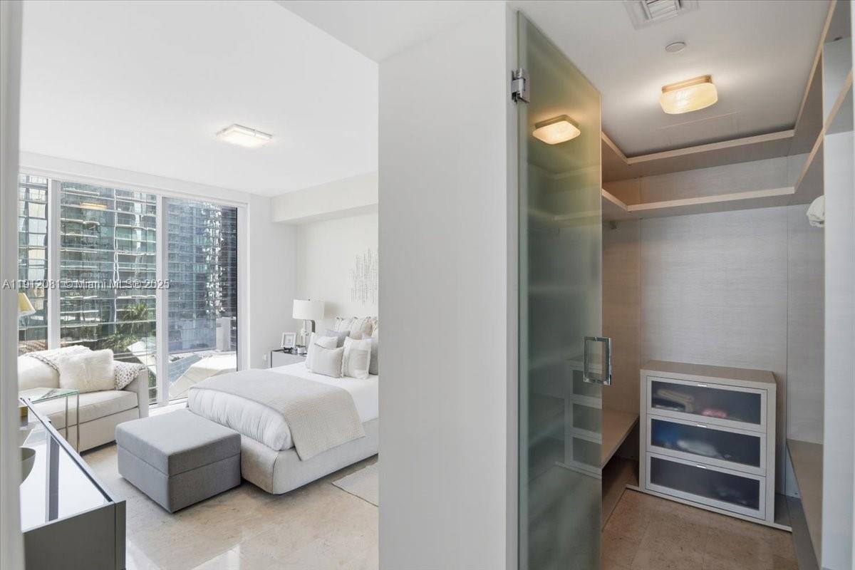 88 SW 7th St #1111, Miami FL 33130