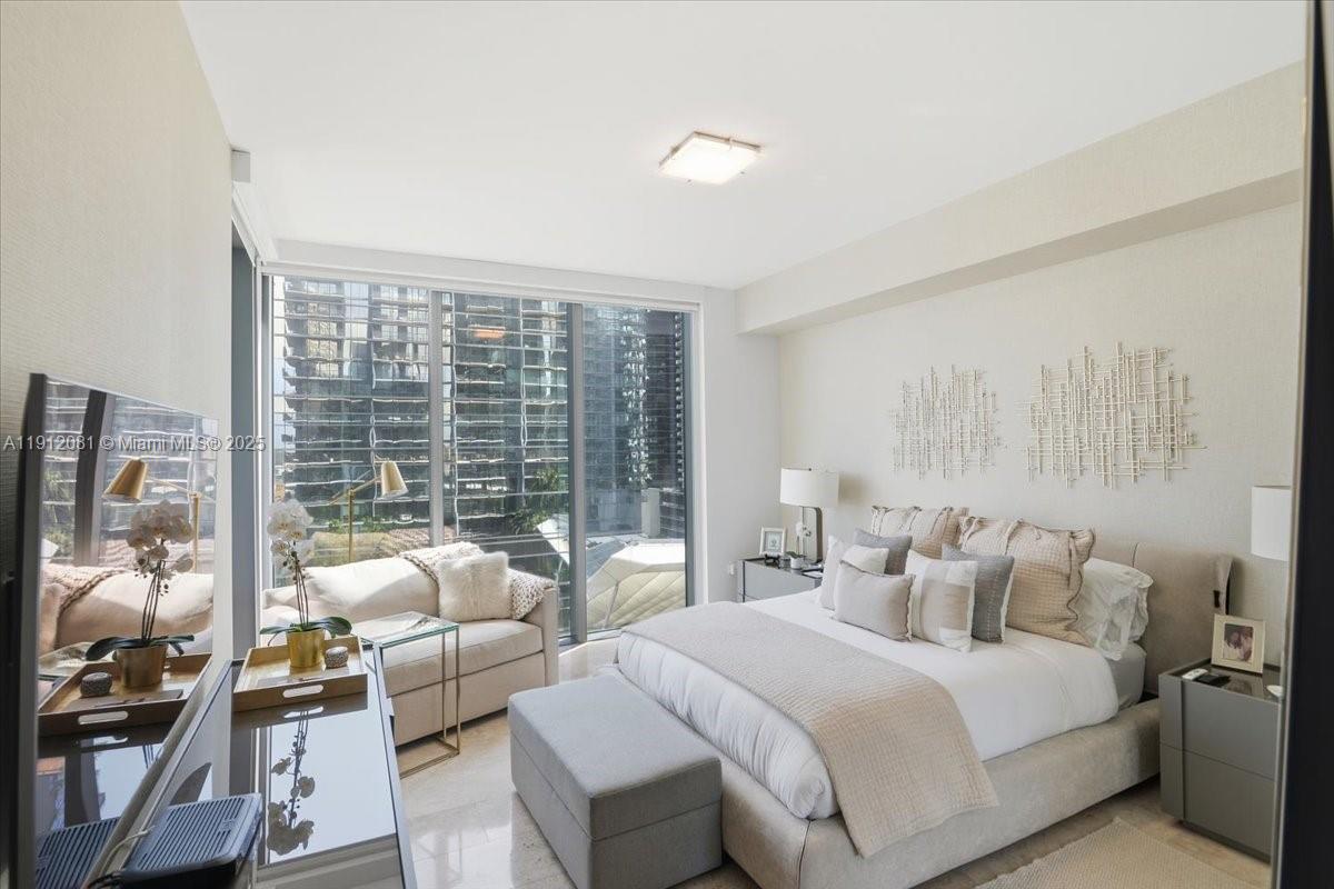 88 SW 7th St #1111, Miami FL 33130