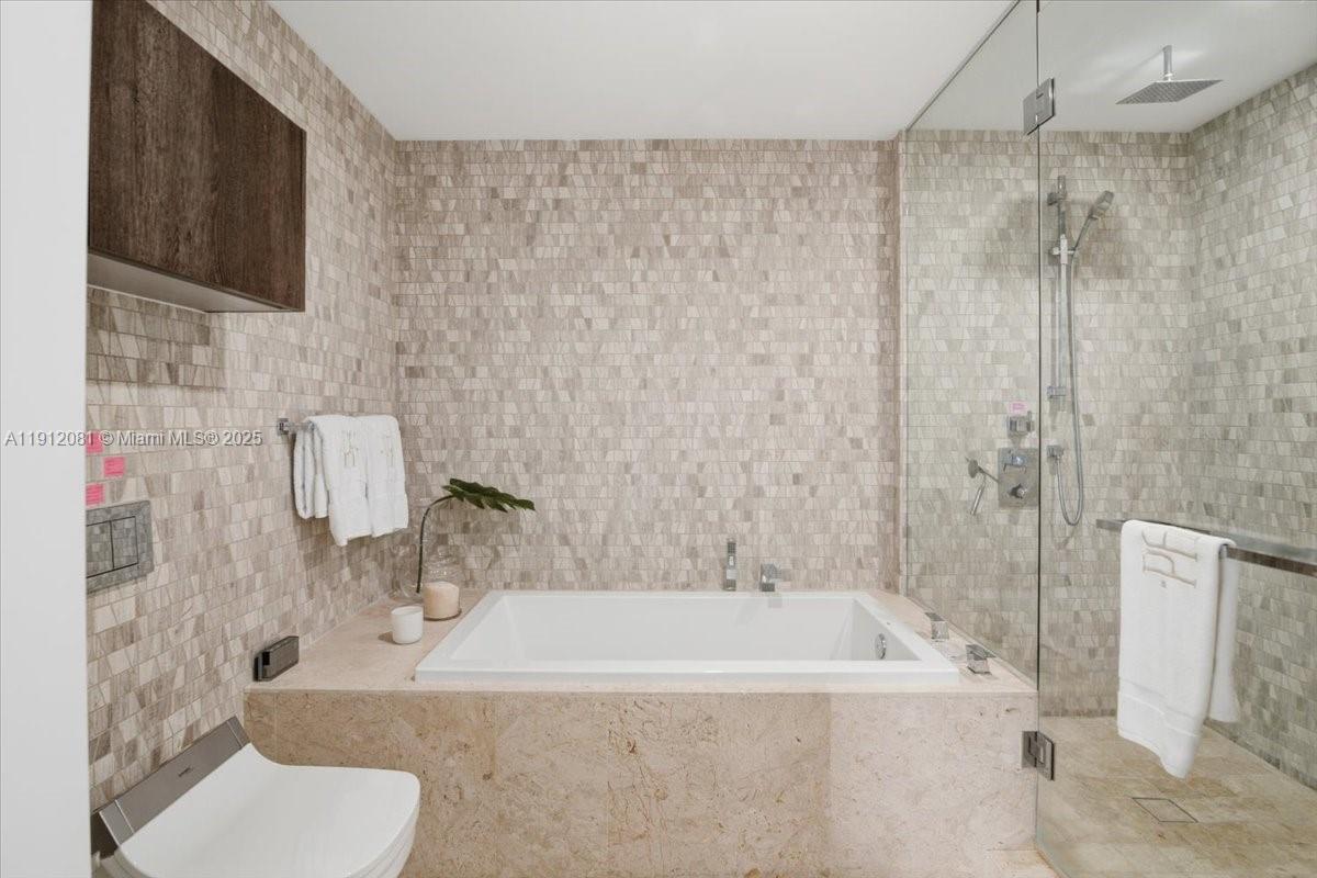 88 SW 7th St #1111, Miami FL 33130