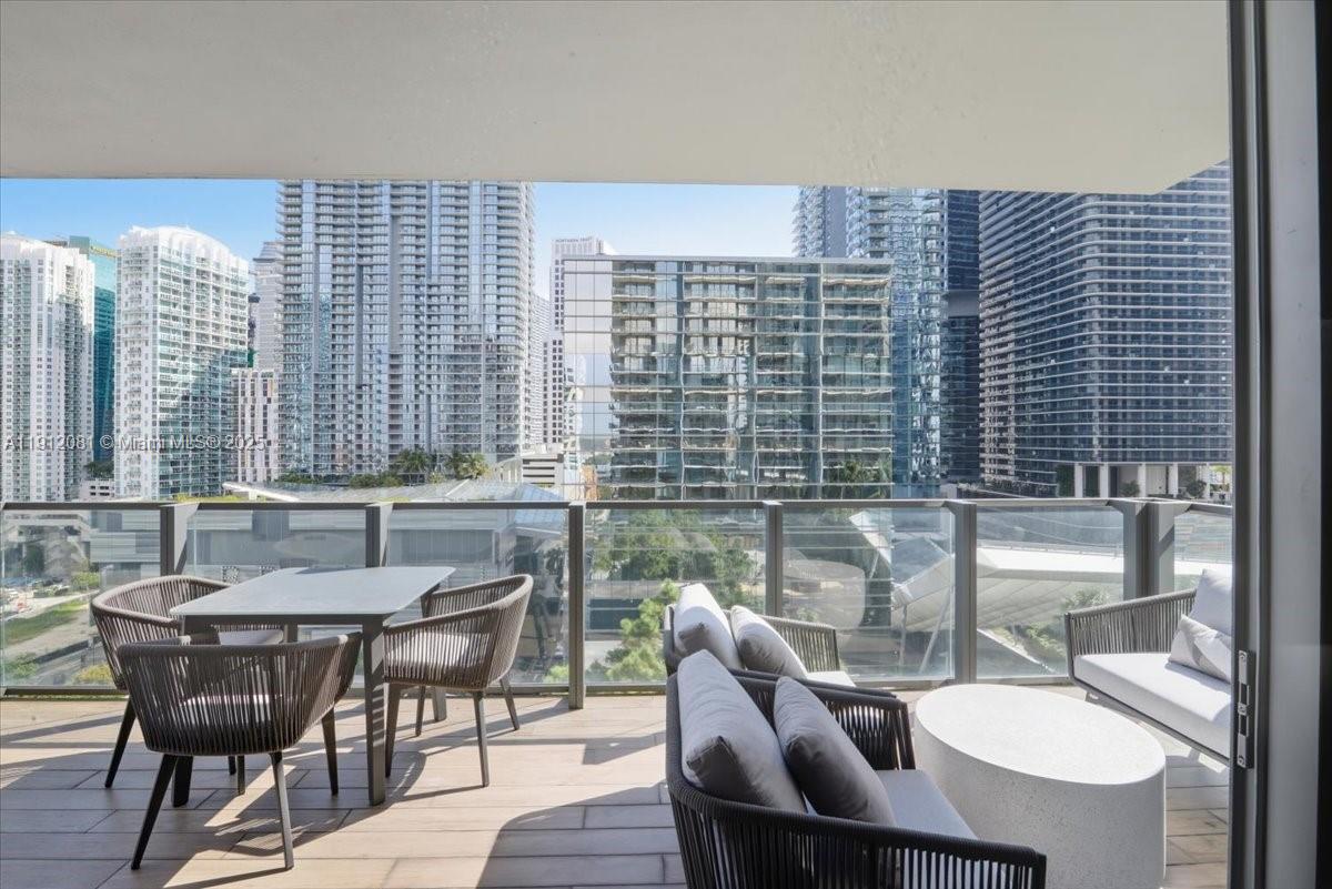 88 SW 7th St #1111, Miami FL 33130