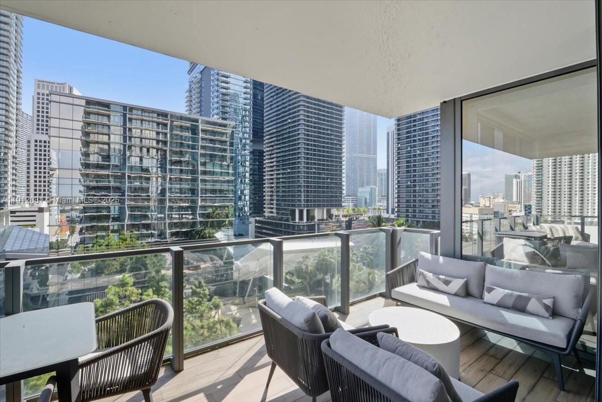 88 SW 7th St #1111, Miami FL 33130