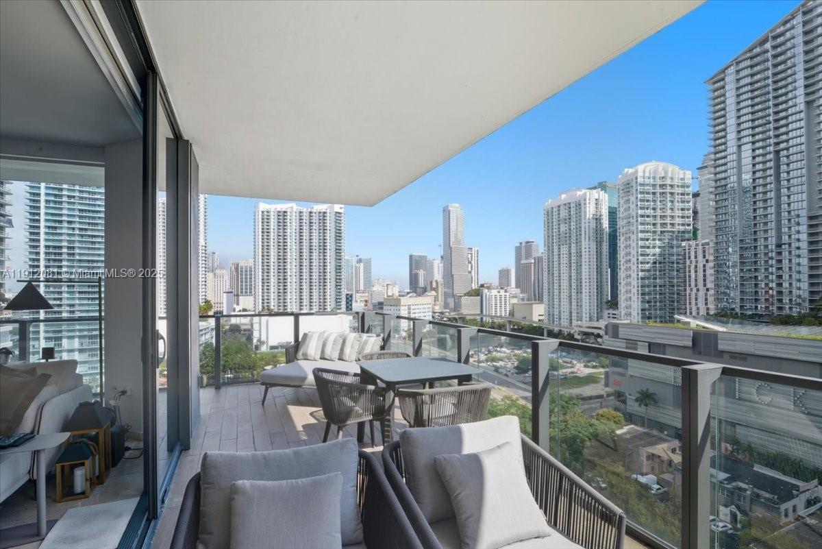 88 SW 7th St #1111, Miami FL 33130