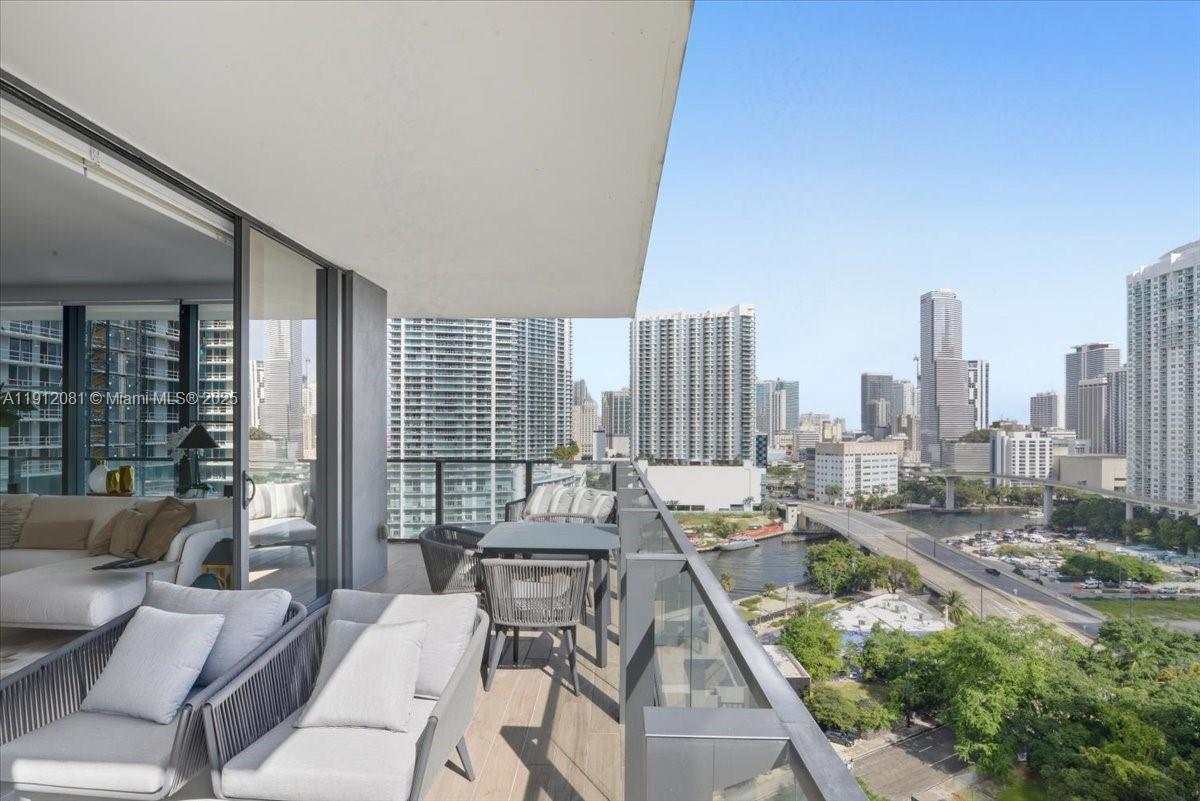 88 SW 7th St #1111, Miami FL 33130