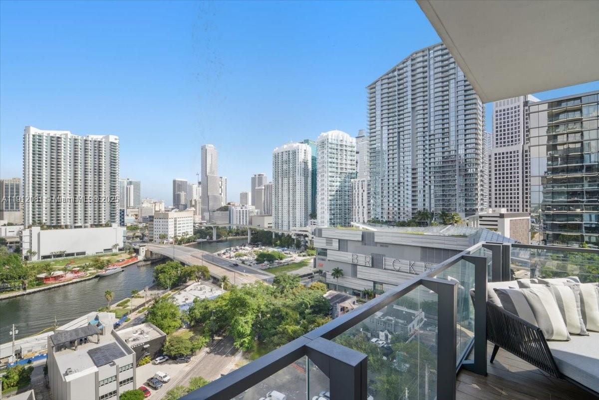 88 SW 7th St #1111, Miami FL 33130