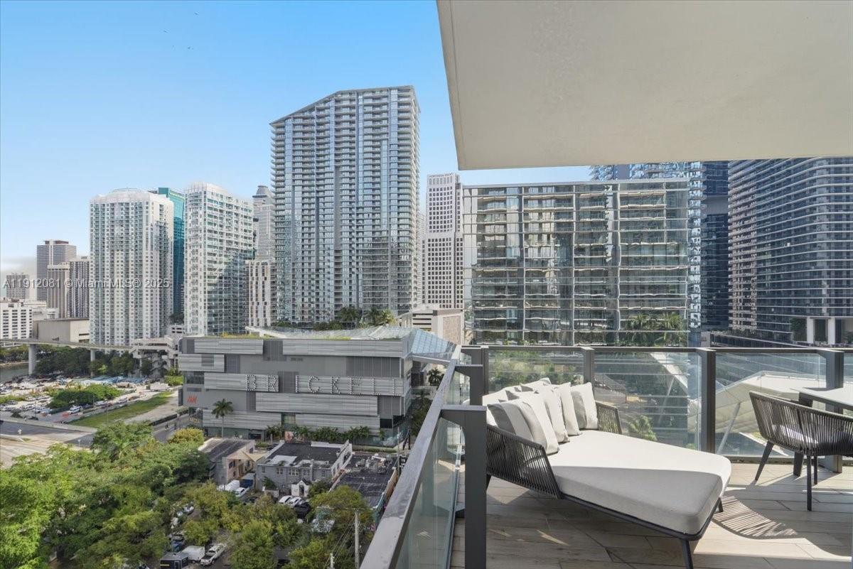 88 SW 7th St #1111, Miami FL 33130