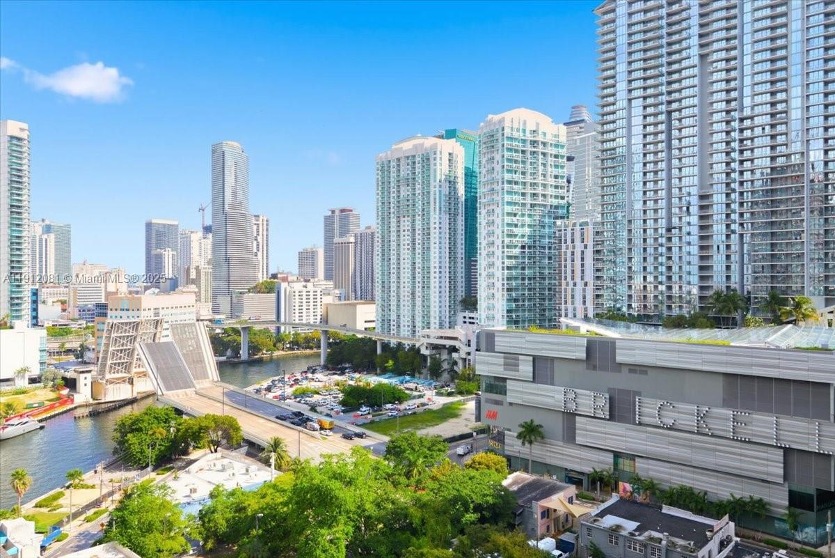 88 SW 7th St #1111, Miami FL 33130