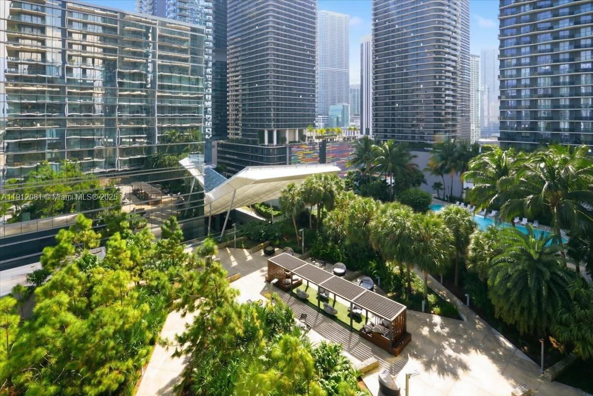 88 SW 7th St #1111, Miami FL 33130