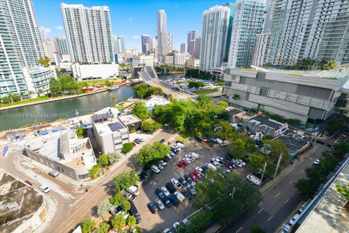 88 SW 7th St #1111, Miami FL 33130