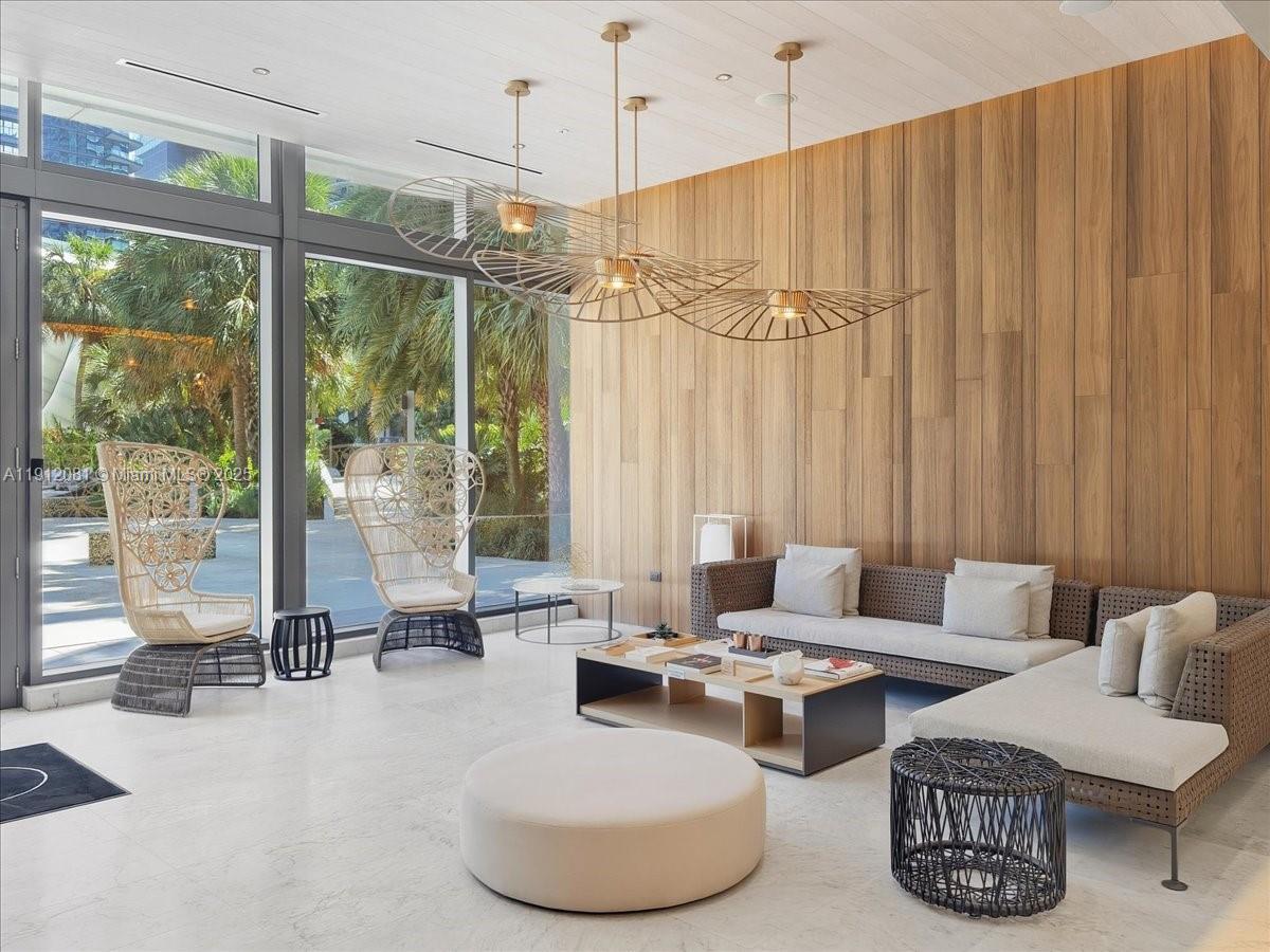 88 SW 7th St #1111, Miami FL 33130