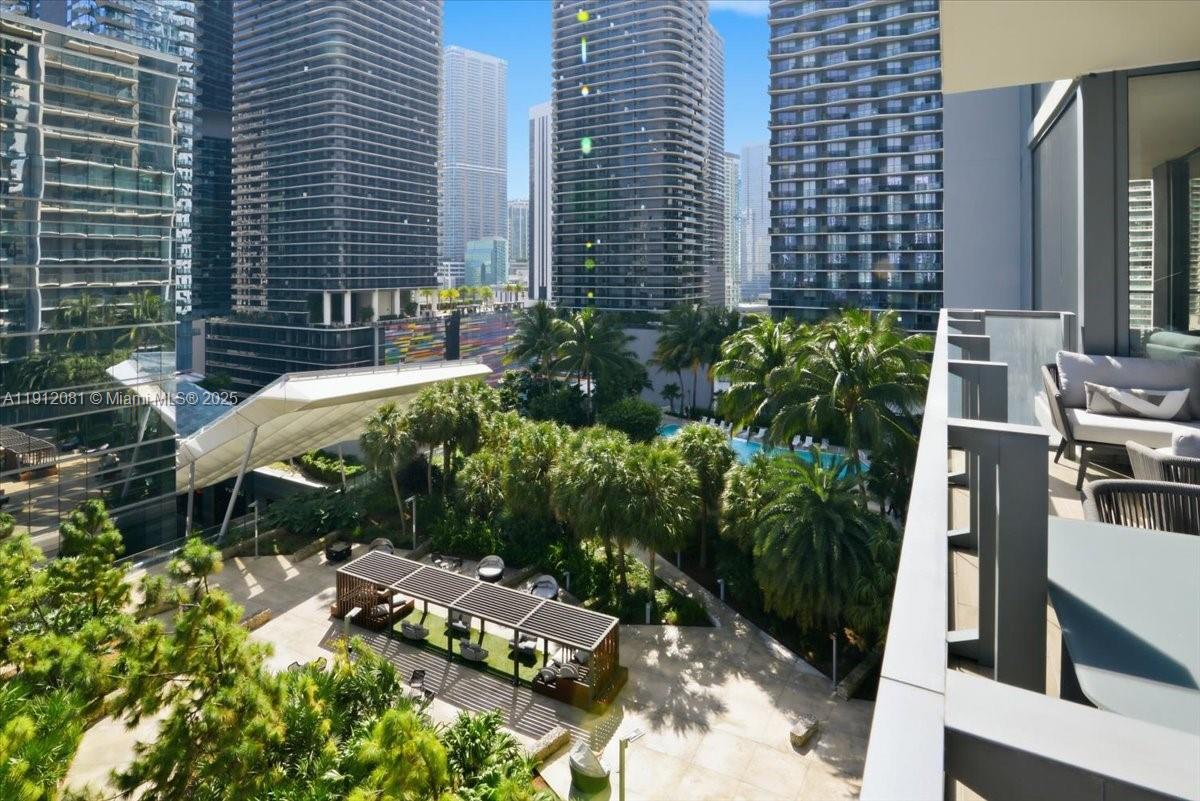 88 SW 7th St #1111, Miami FL 33130