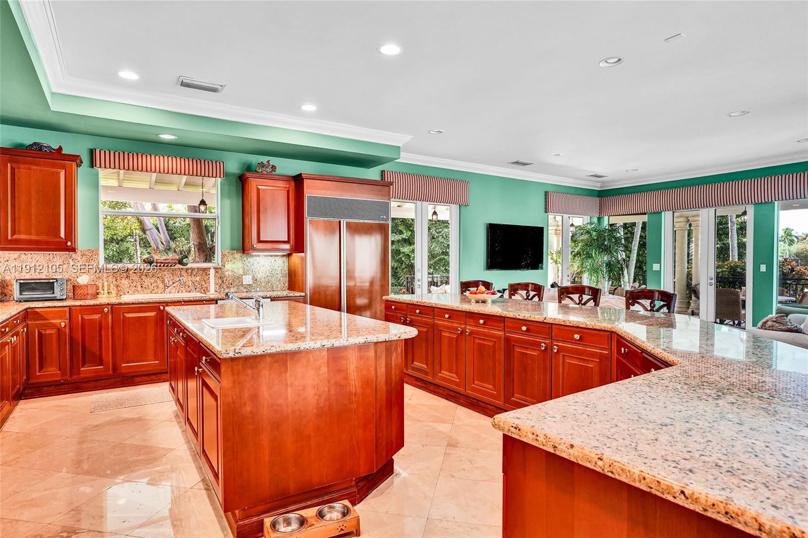 550 Harbor Dr, Key Biscayne FL 33149