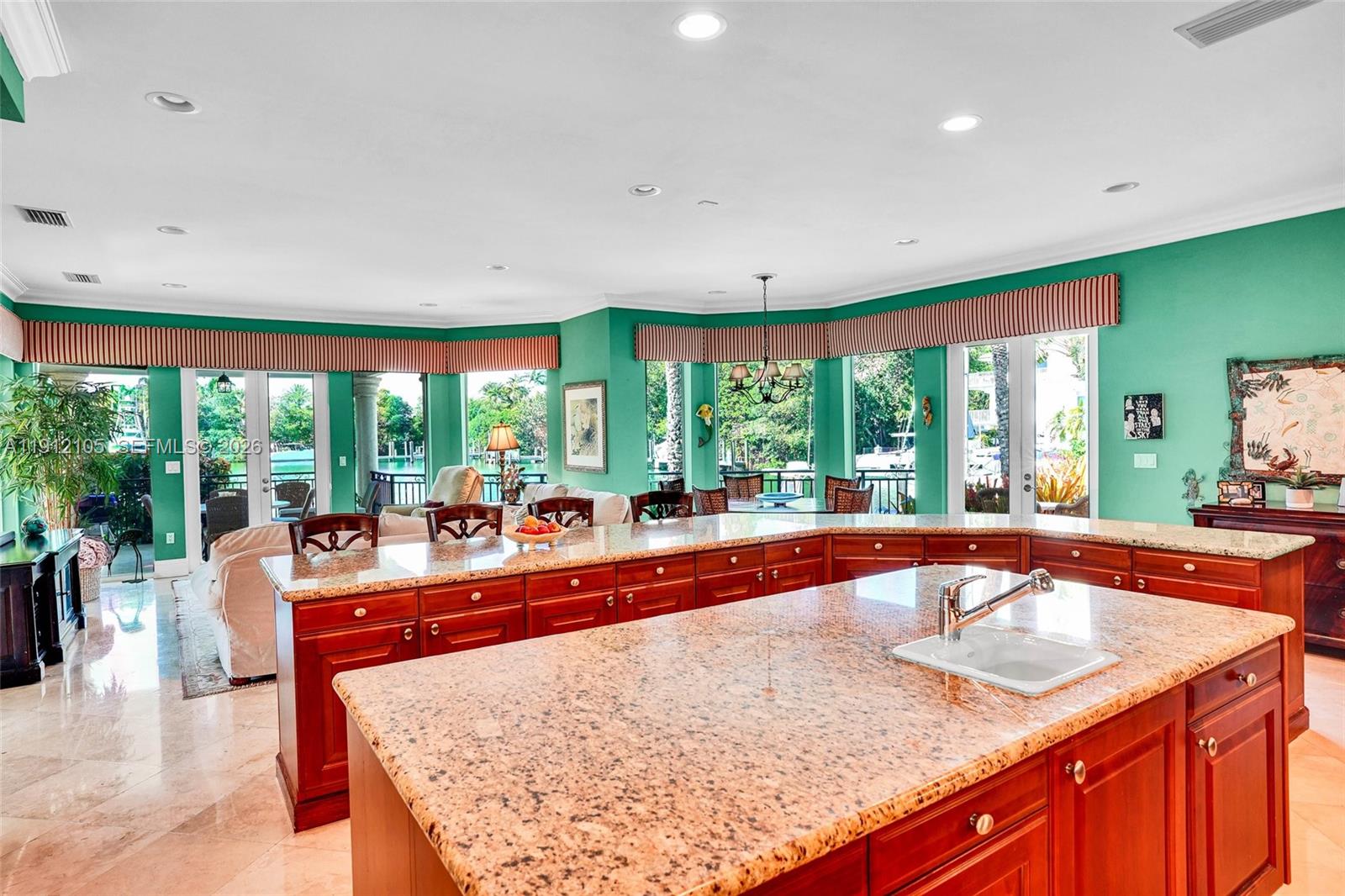 550 Harbor Dr, Key Biscayne FL 33149