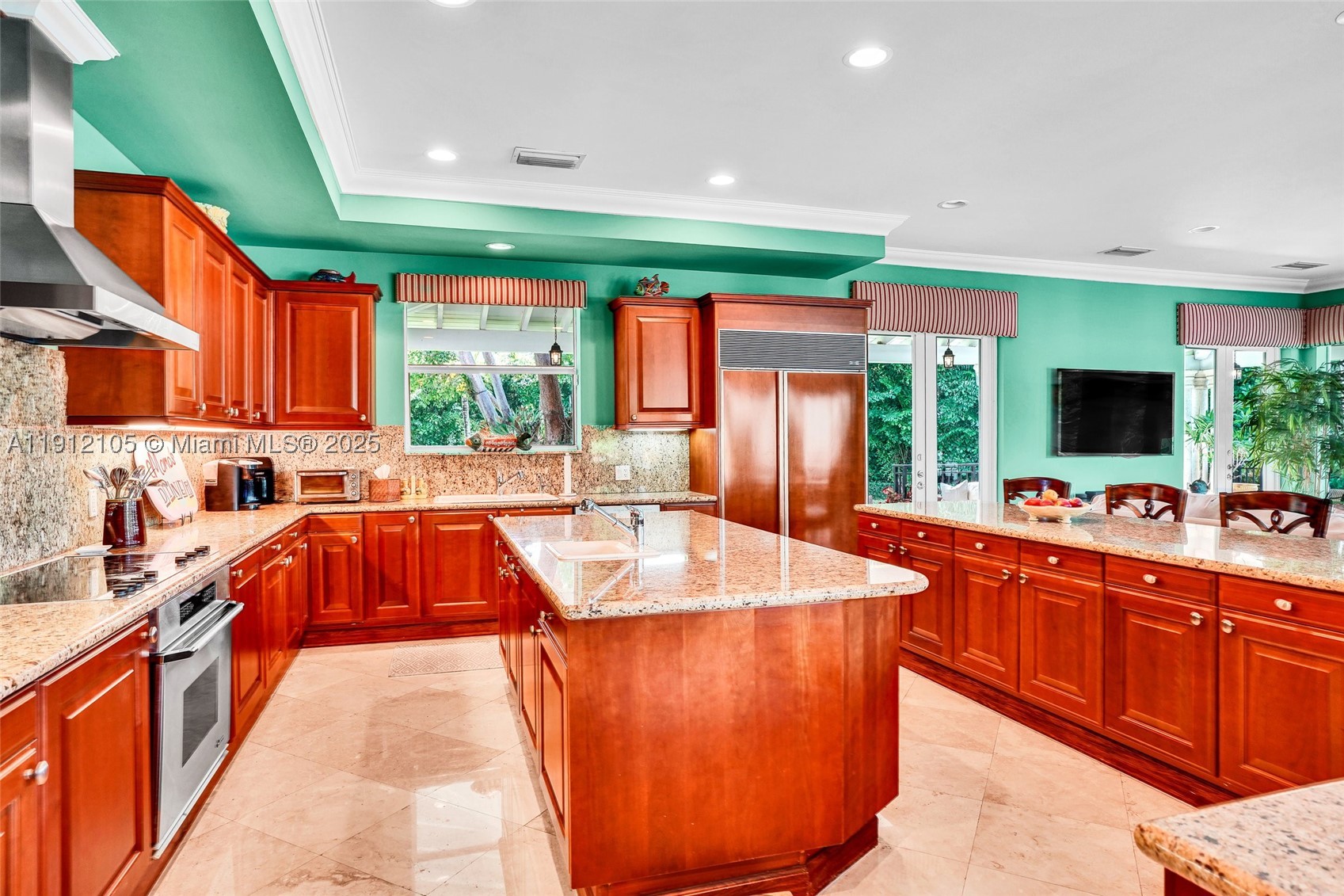 550 Harbor Dr, Key Biscayne FL 33149