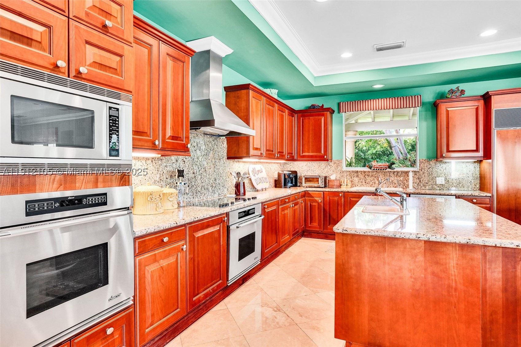 550 Harbor Dr, Key Biscayne FL 33149