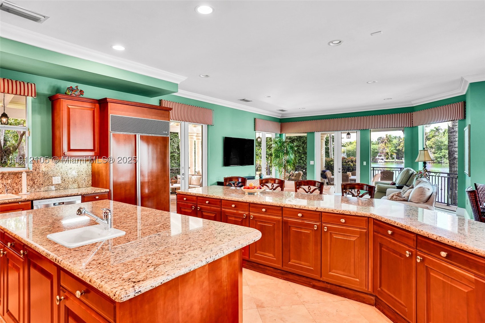 550 Harbor Dr, Key Biscayne FL 33149
