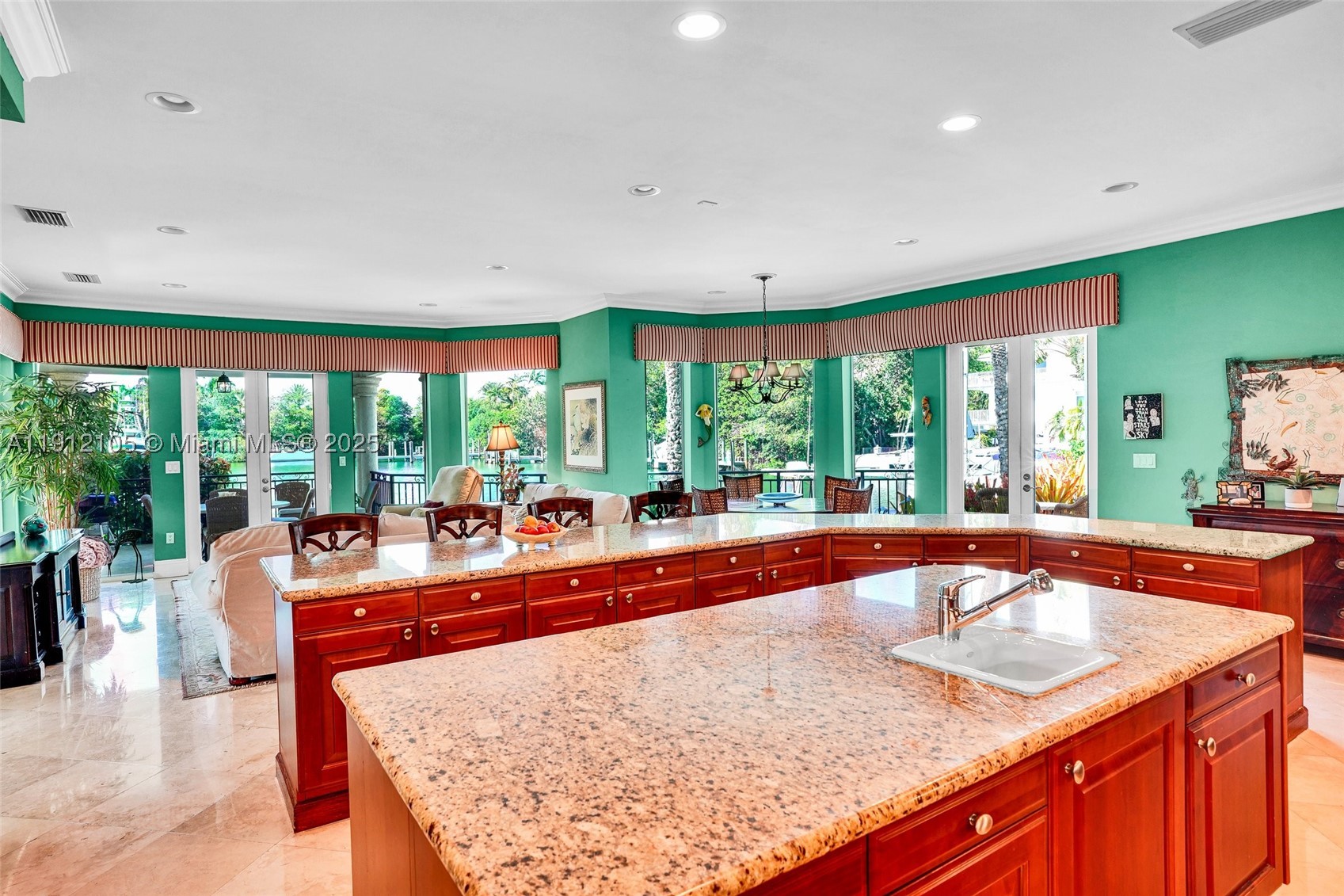 550 Harbor Dr, Key Biscayne FL 33149