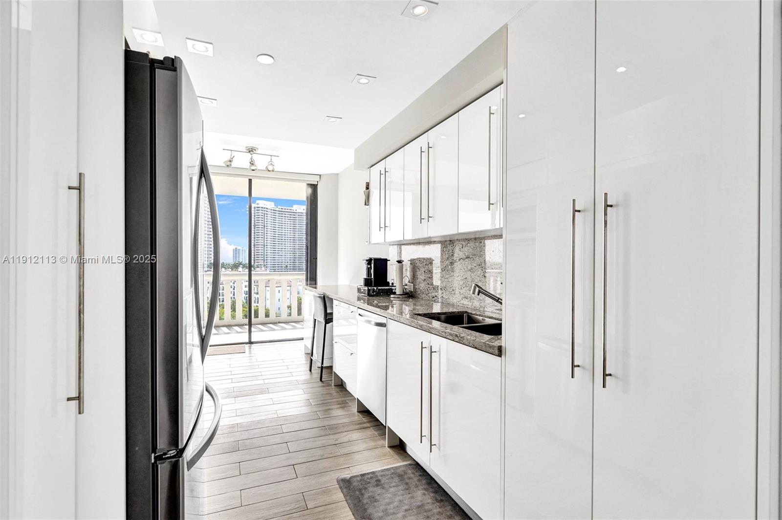3000 Island Blvd #903, Aventura FL 33160