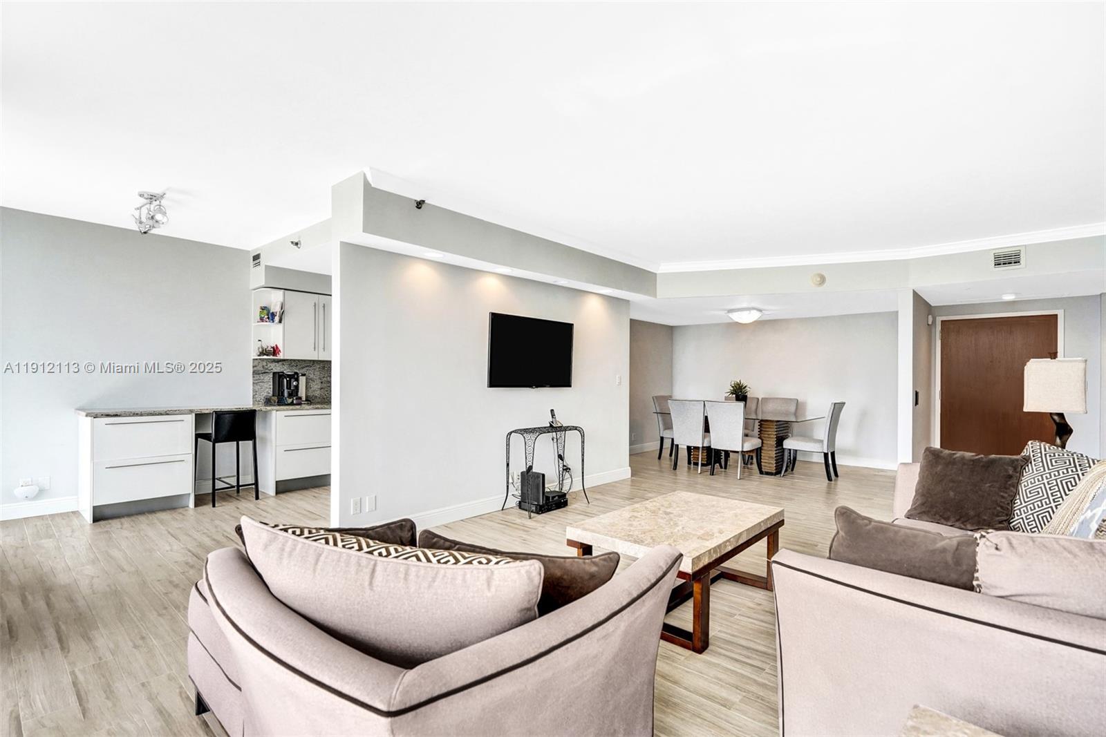 3000 Island Blvd #903, Aventura FL 33160