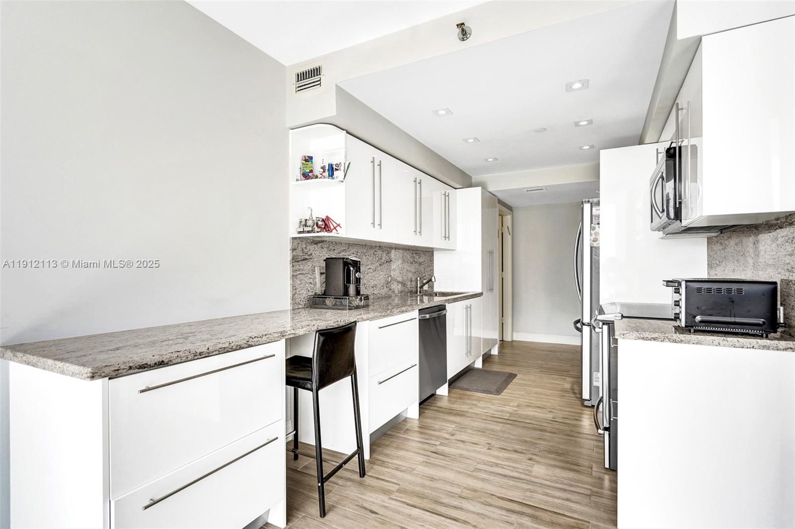 3000 Island Blvd #903, Aventura FL 33160