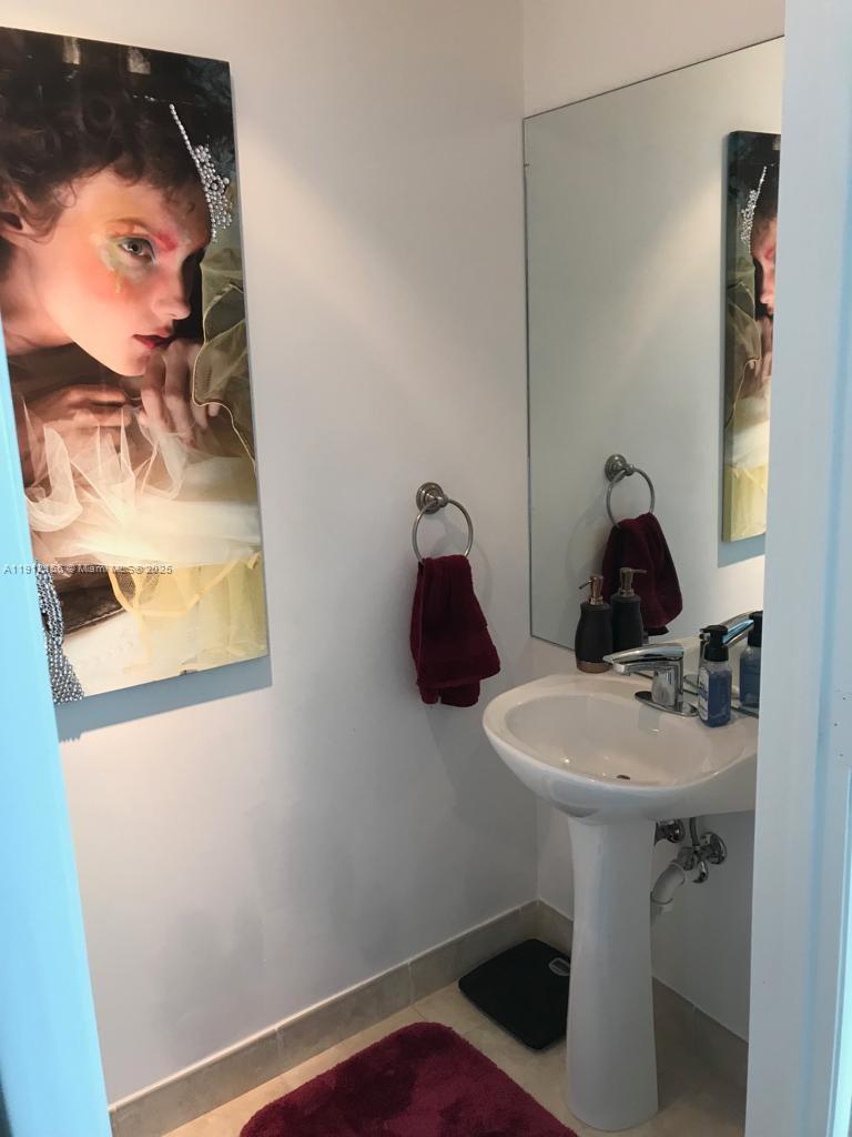 90 SW 3rd St #2911, Miami FL 33130