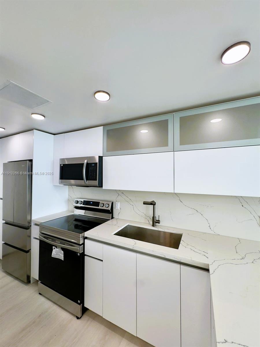 1000 West Ave #819, Miami Beach FL 33139