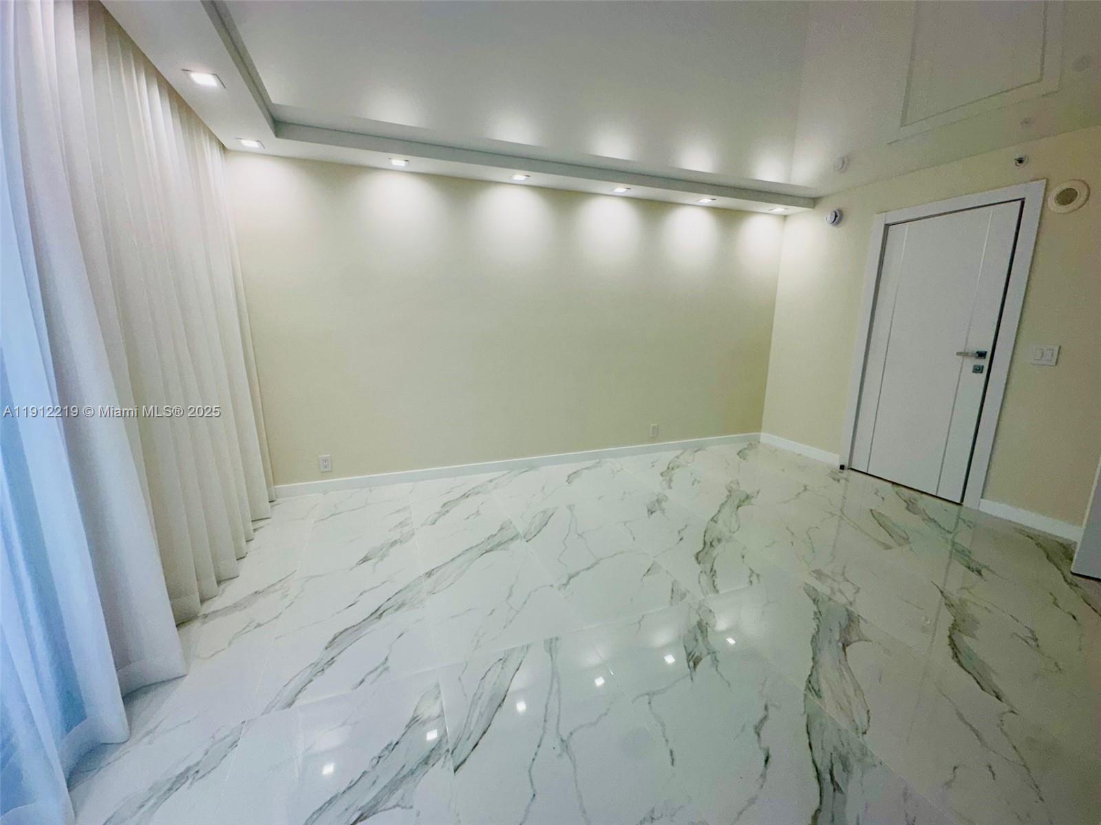 3500 Mystic Pointe Dr #1107, Aventura FL 33180