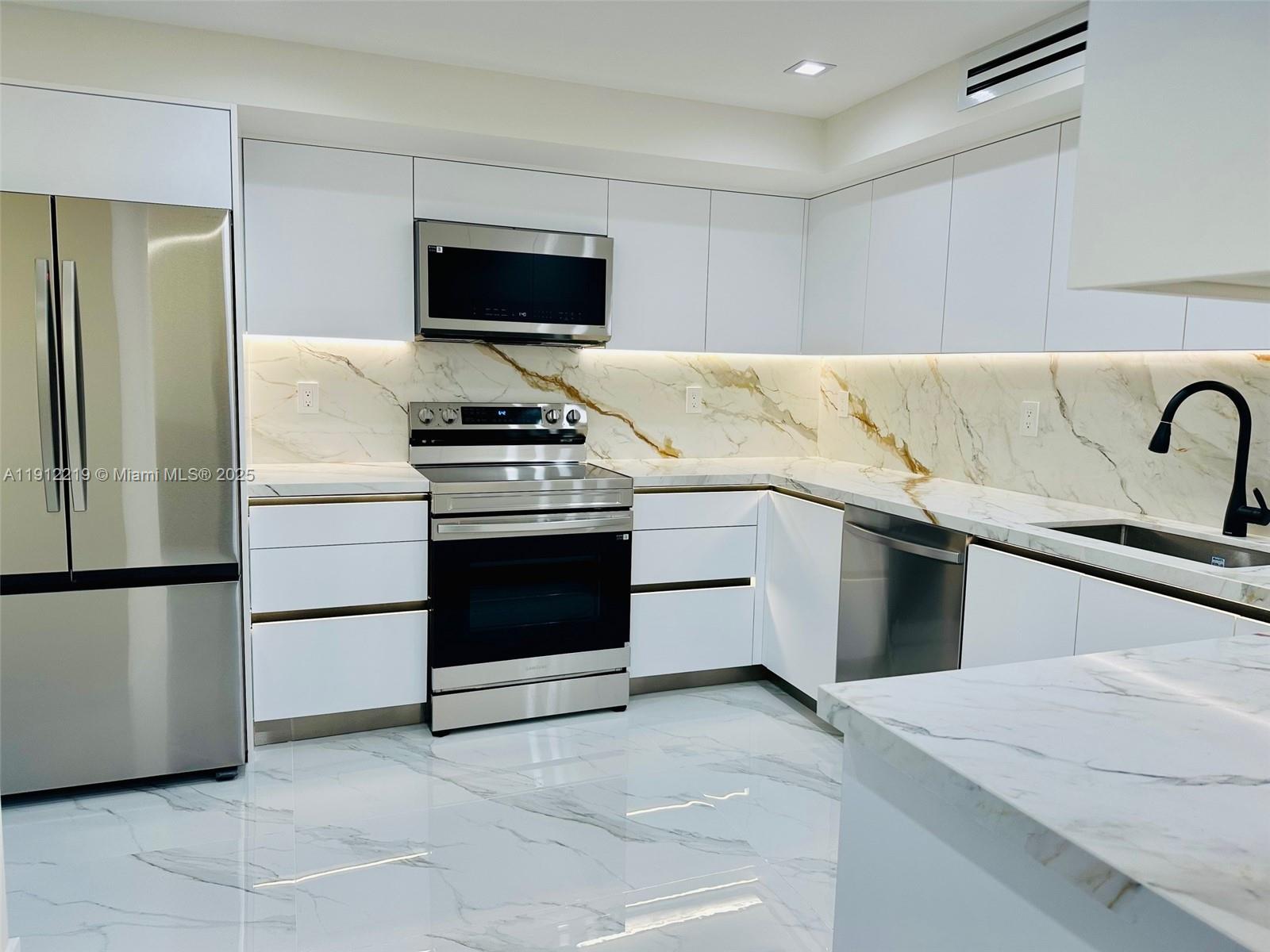 3500 Mystic Pointe Dr #1107, Aventura FL 33180