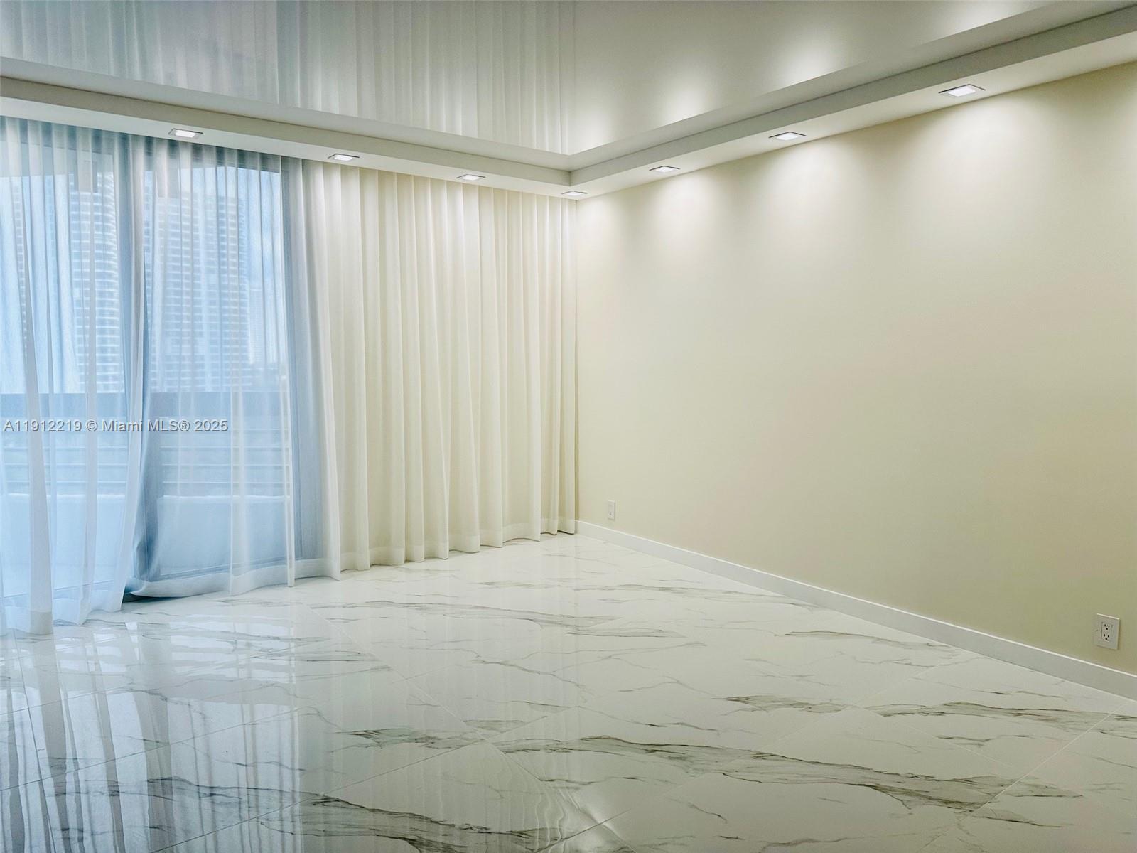 3500 Mystic Pointe Dr #1107, Aventura FL 33180