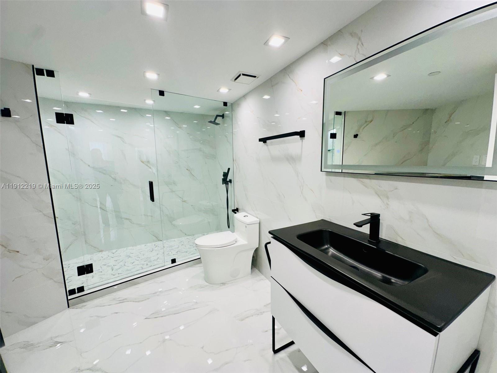 3500 Mystic Pointe Dr #1107, Aventura FL 33180