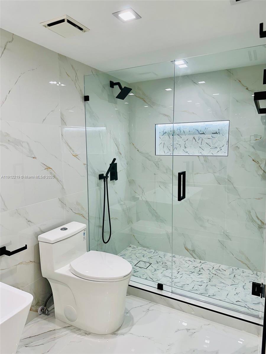 3500 Mystic Pointe Dr #1107, Aventura FL 33180