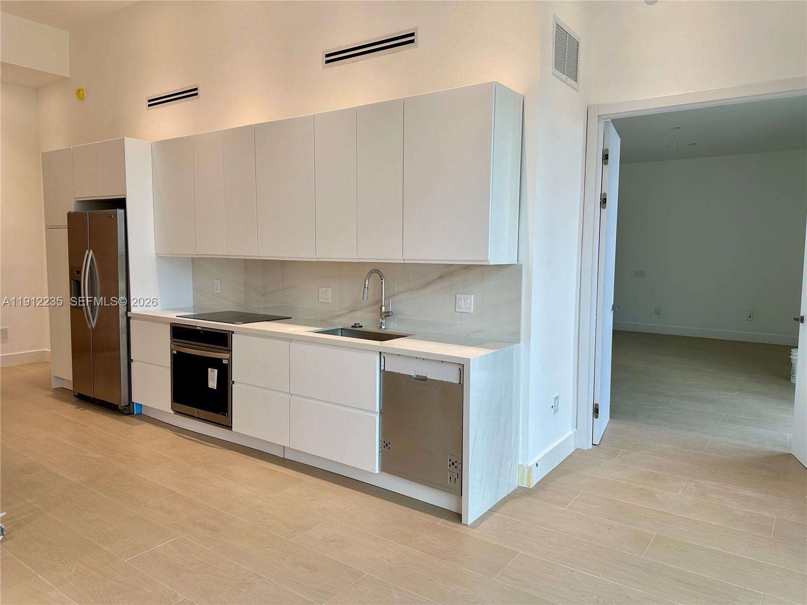 881 OCEAN DR #L3, Key Biscayne FL 33149