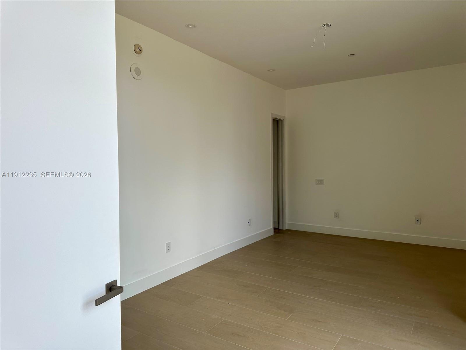 881 OCEAN DR #L3, Key Biscayne FL 33149