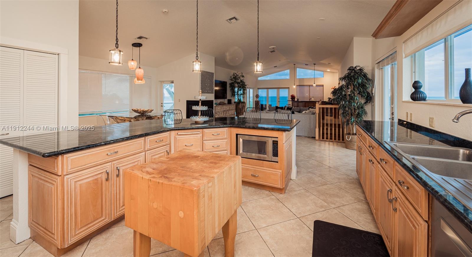 302 Balboa St #0, Hollywood FL 33019