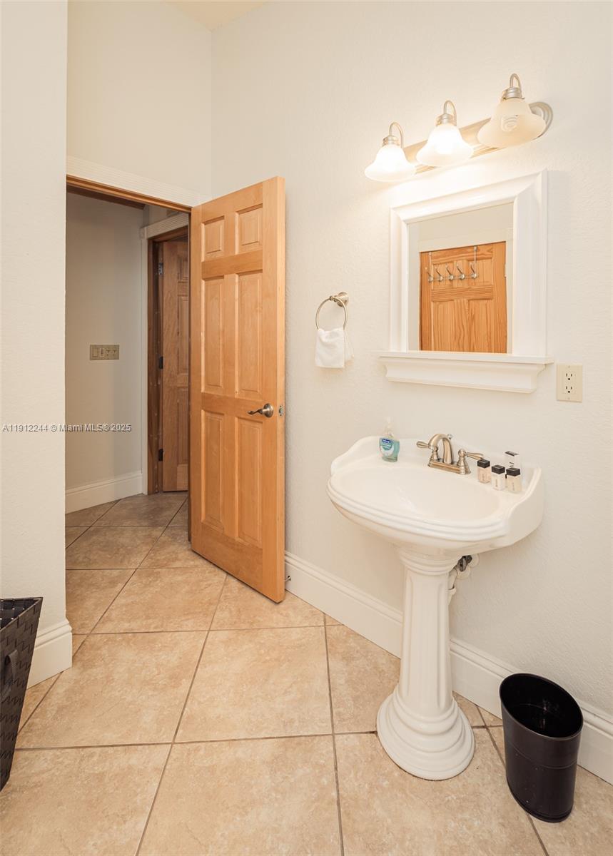 302 Balboa St #0, Hollywood FL 33019