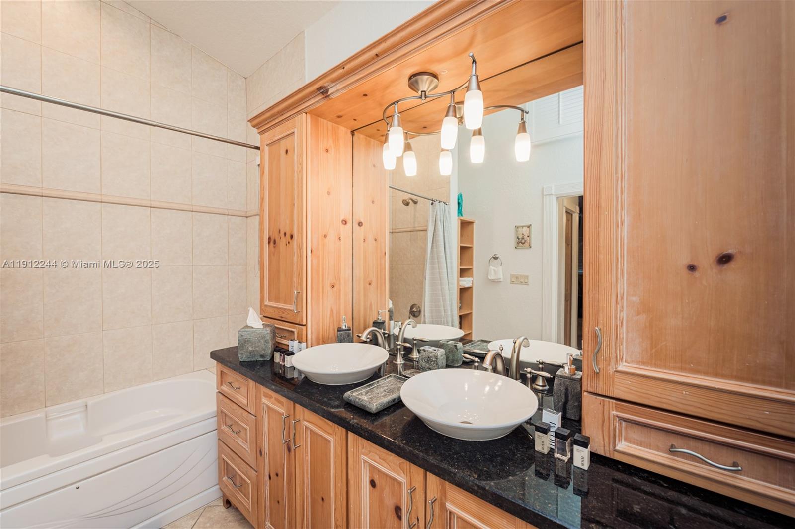 302 Balboa St #0, Hollywood FL 33019