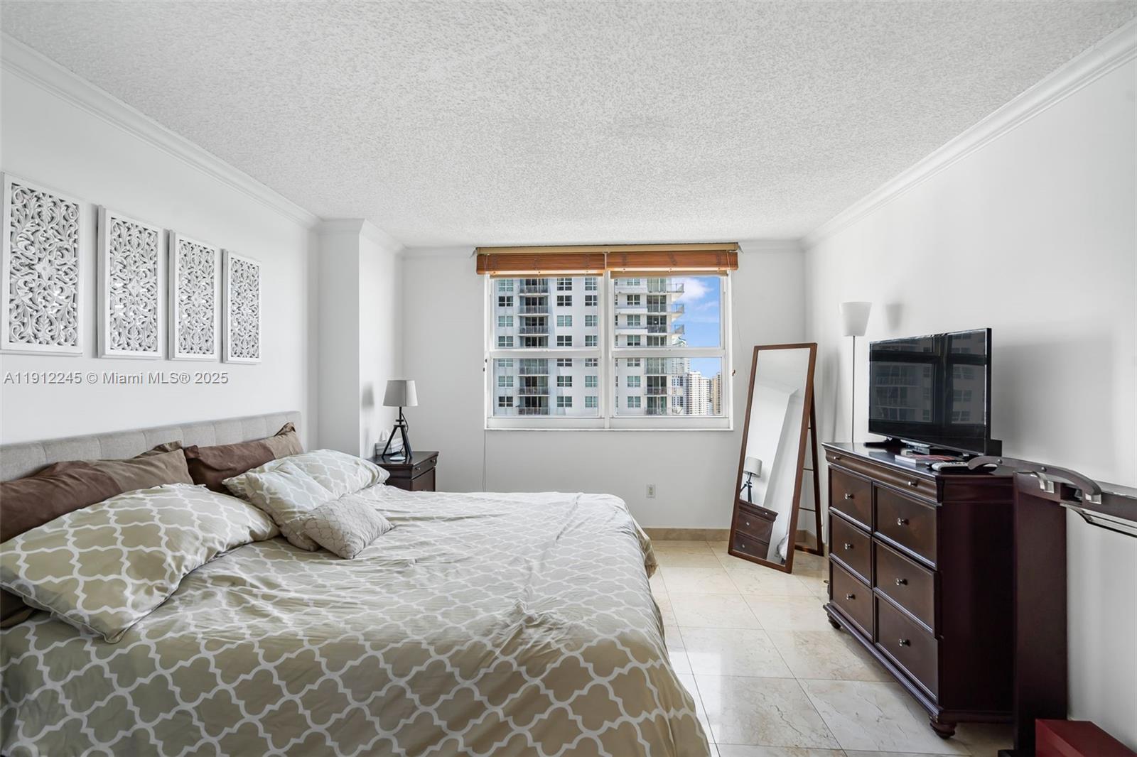 1155 BRICKELL BAY DR #2708, Miami FL 33131