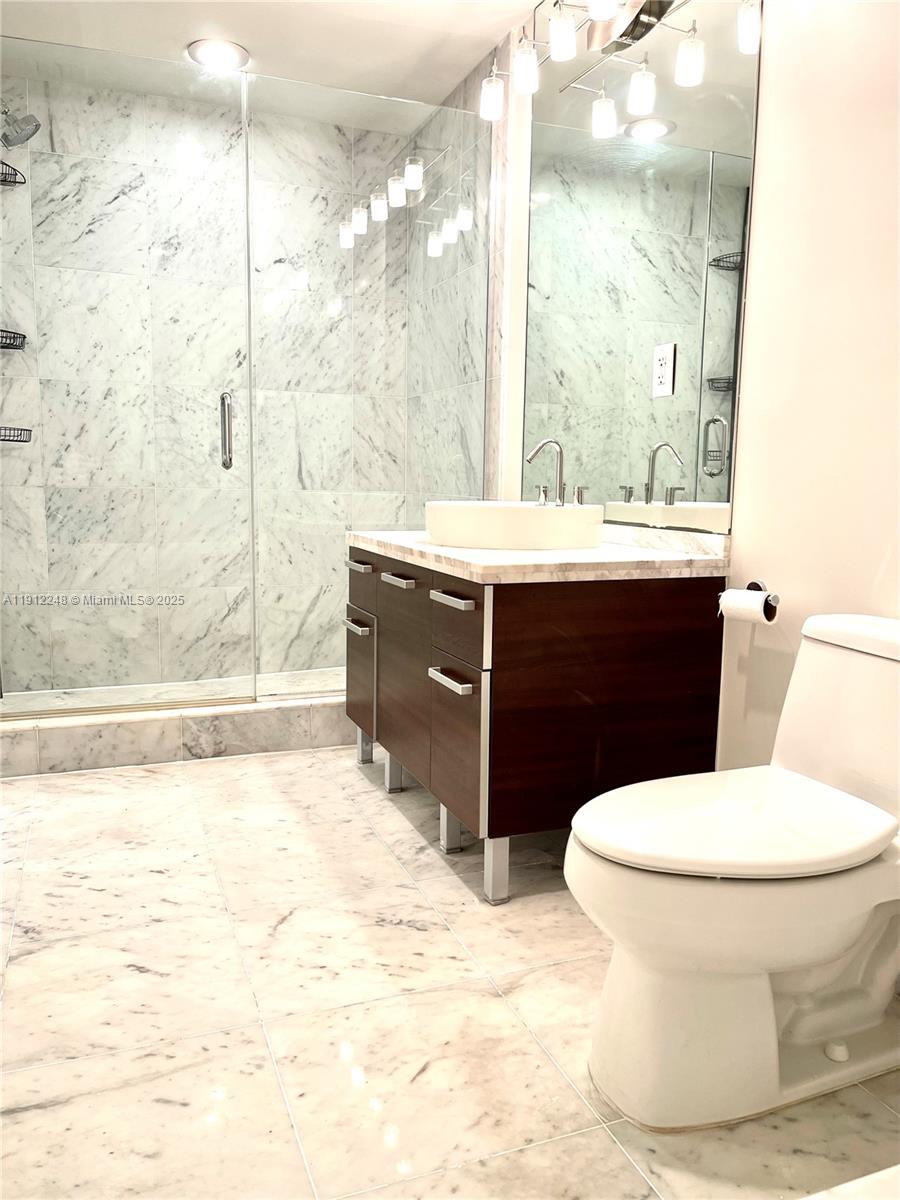 244 Biscayne Blvd #3404, Miami FL 33132