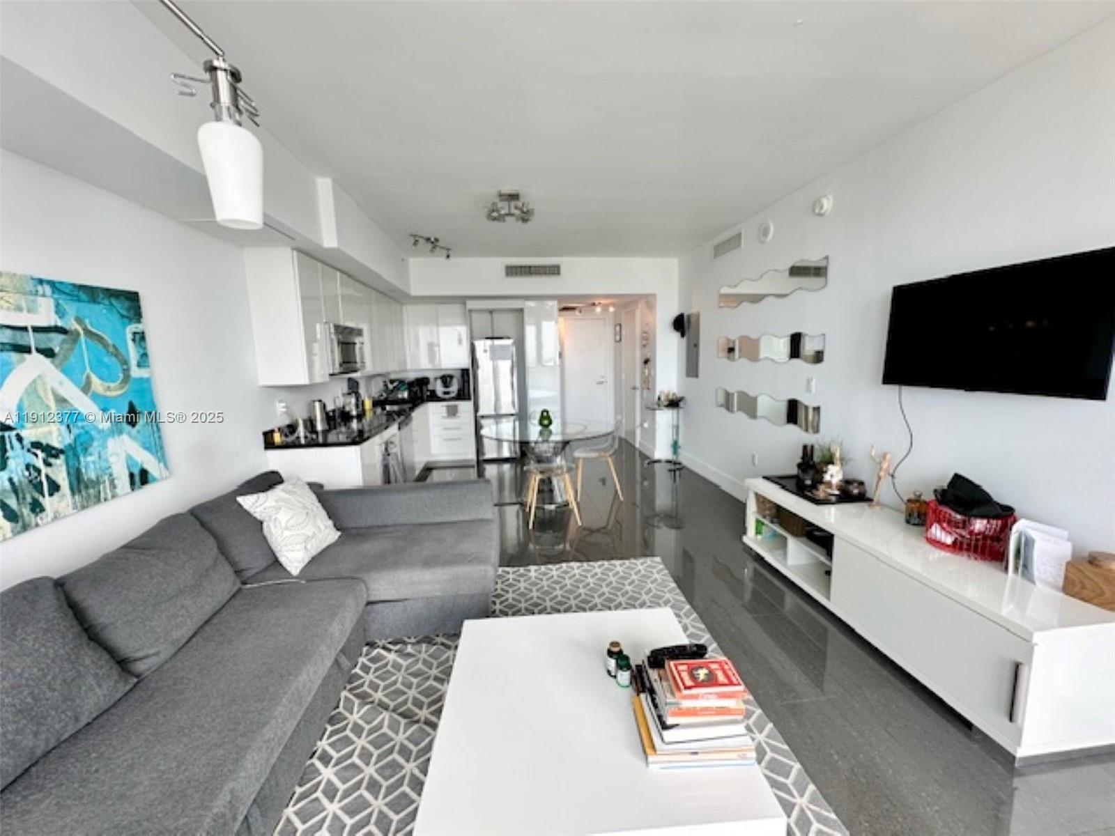 92 SW 3rd St #4107, Miami FL 33130
