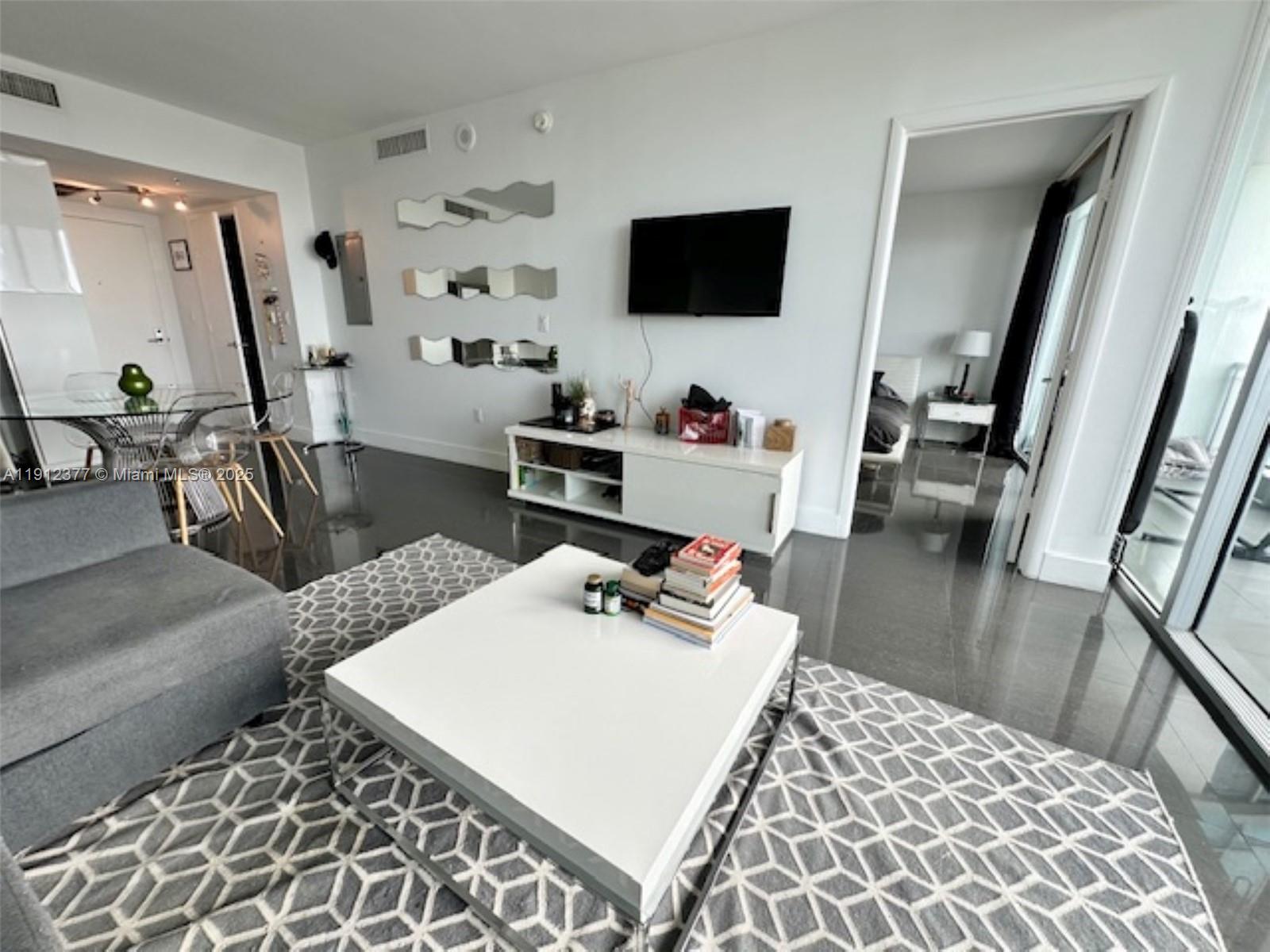 92 SW 3rd St #4107, Miami FL 33130