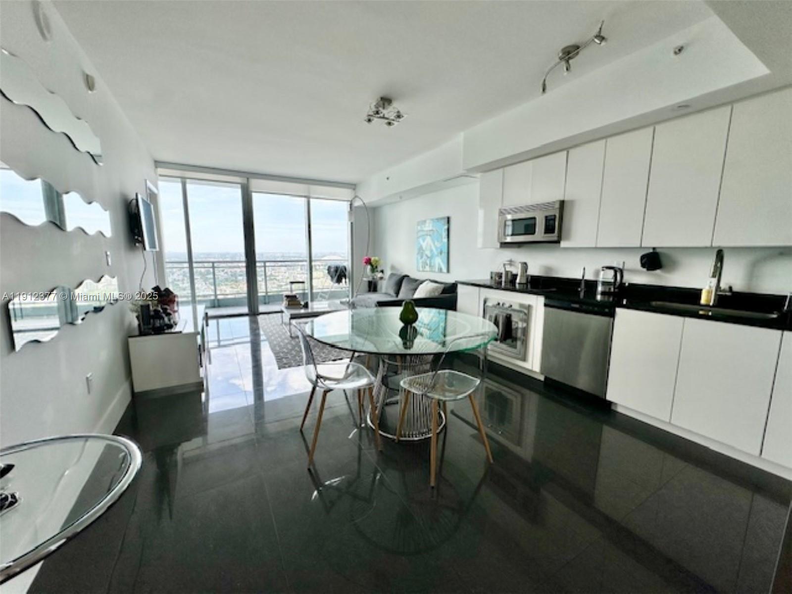 92 SW 3rd St #4107, Miami FL 33130