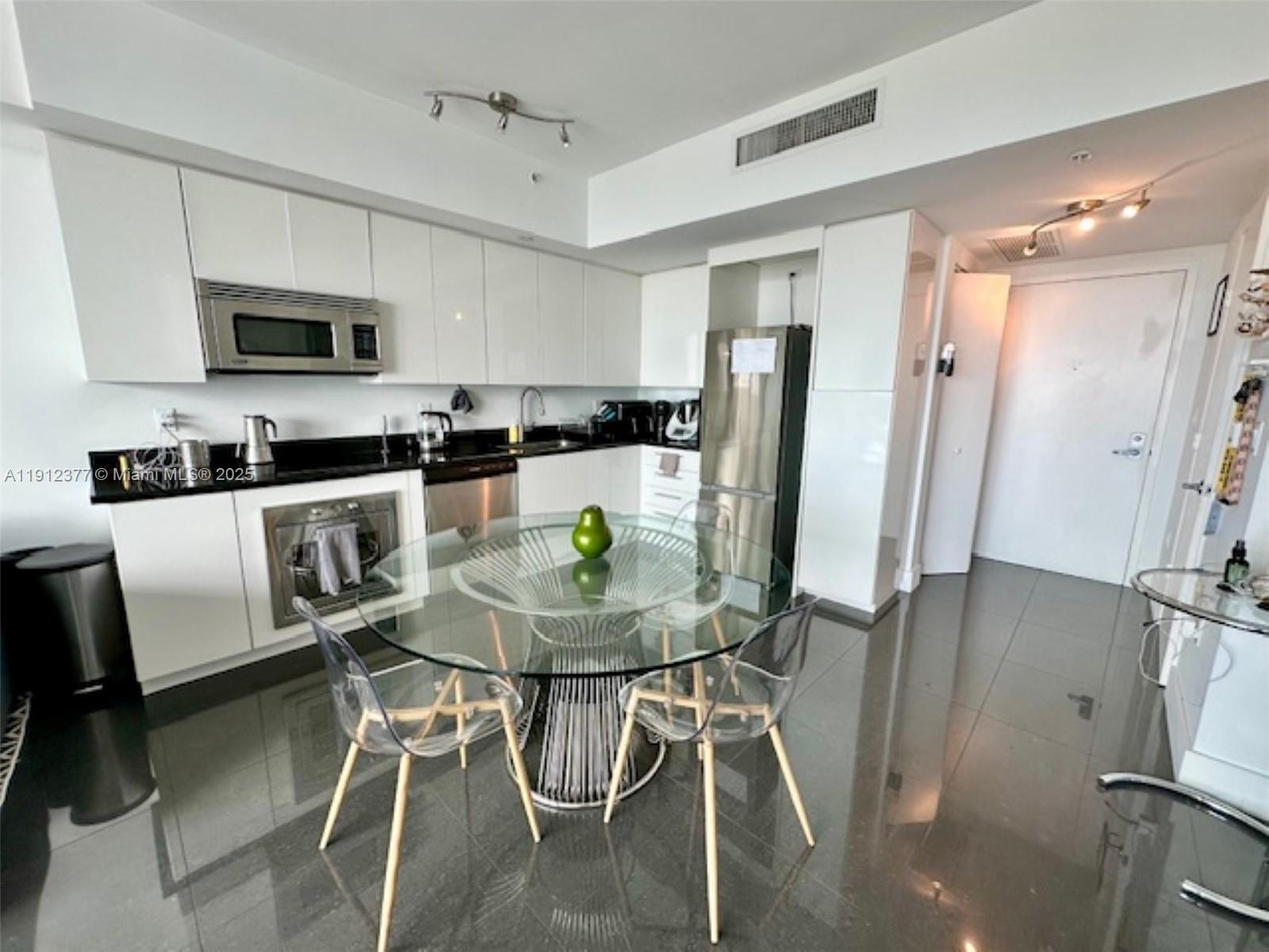 92 SW 3rd St #4107, Miami FL 33130