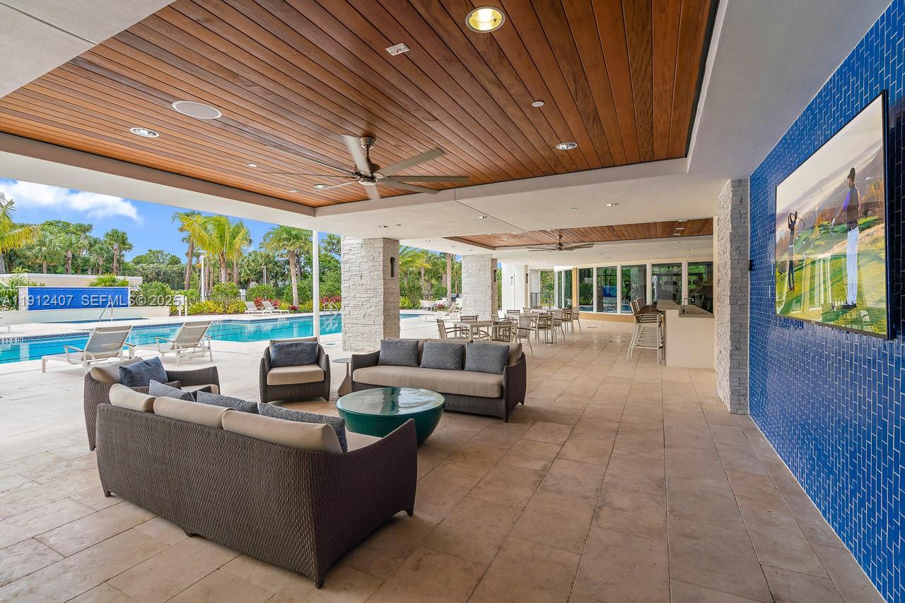 2700 Donald Ross Rd #306, Palm Beach Gardens FL 33410