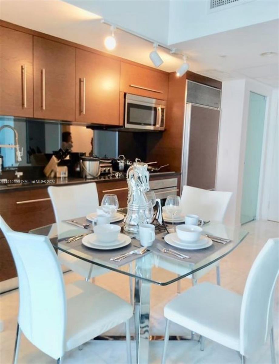 475 Brickell Ave #510, Miami FL 33131