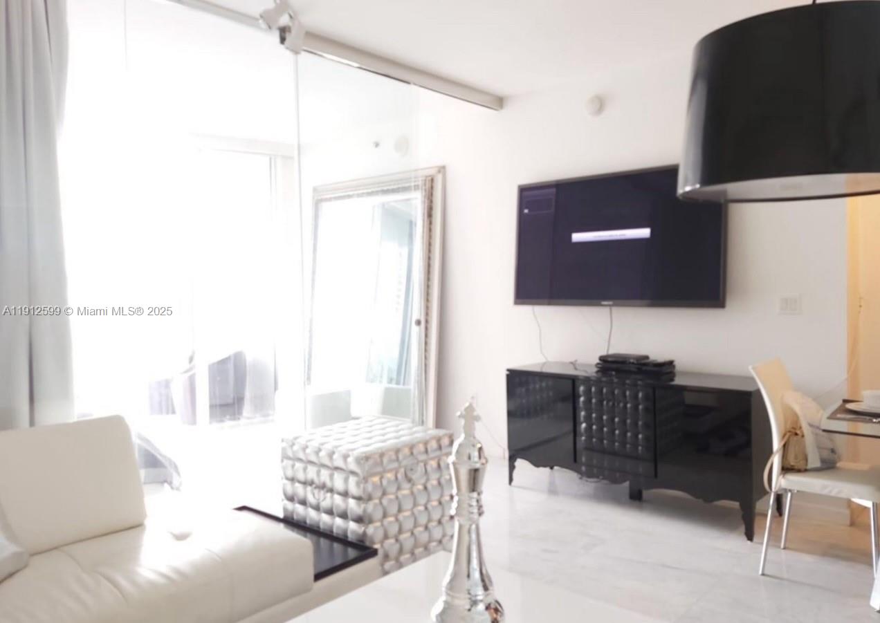 475 Brickell Ave #510, Miami FL 33131