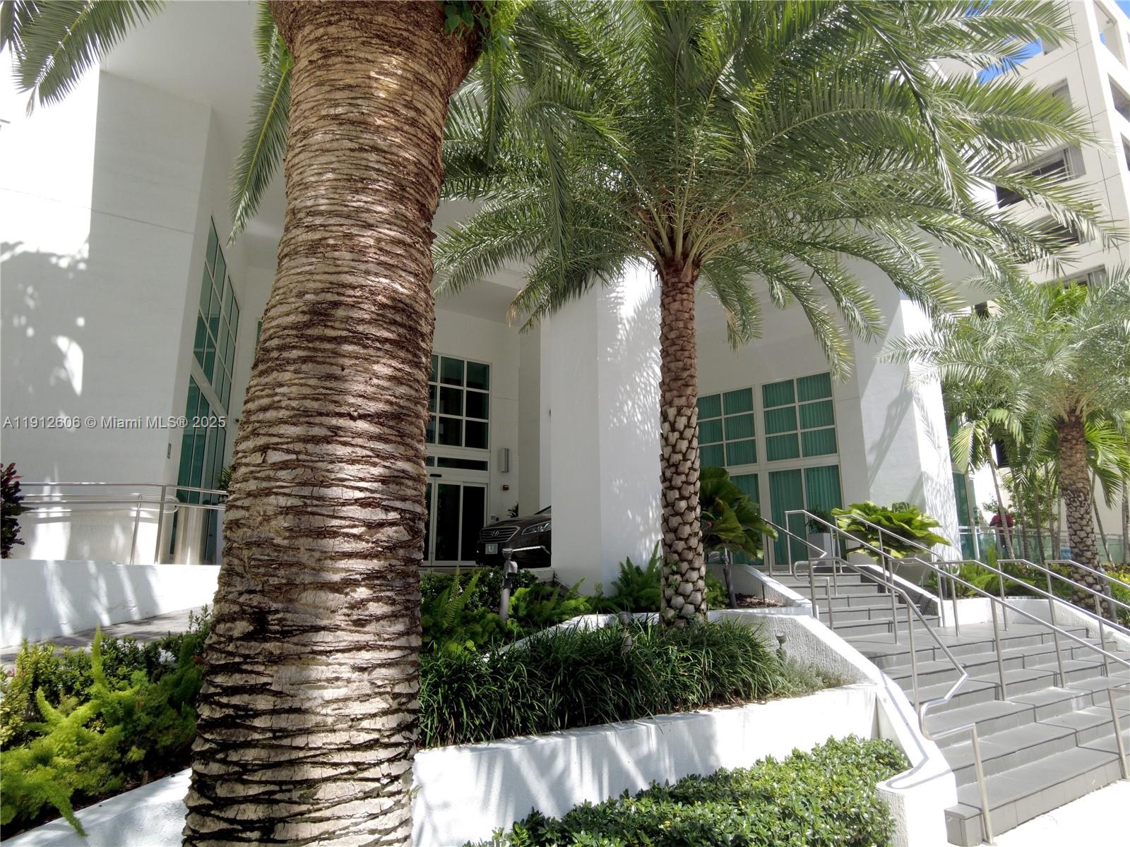 950 Brickell Bay Dr #5404, Miami FL 33131