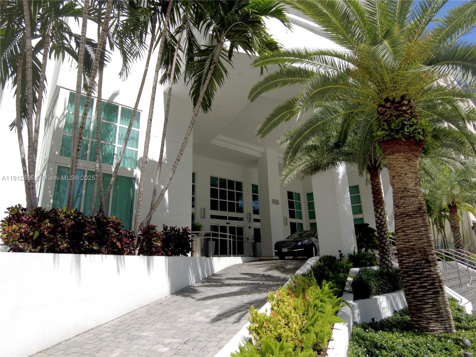 950 Brickell Bay Dr #5404, Miami FL 33131