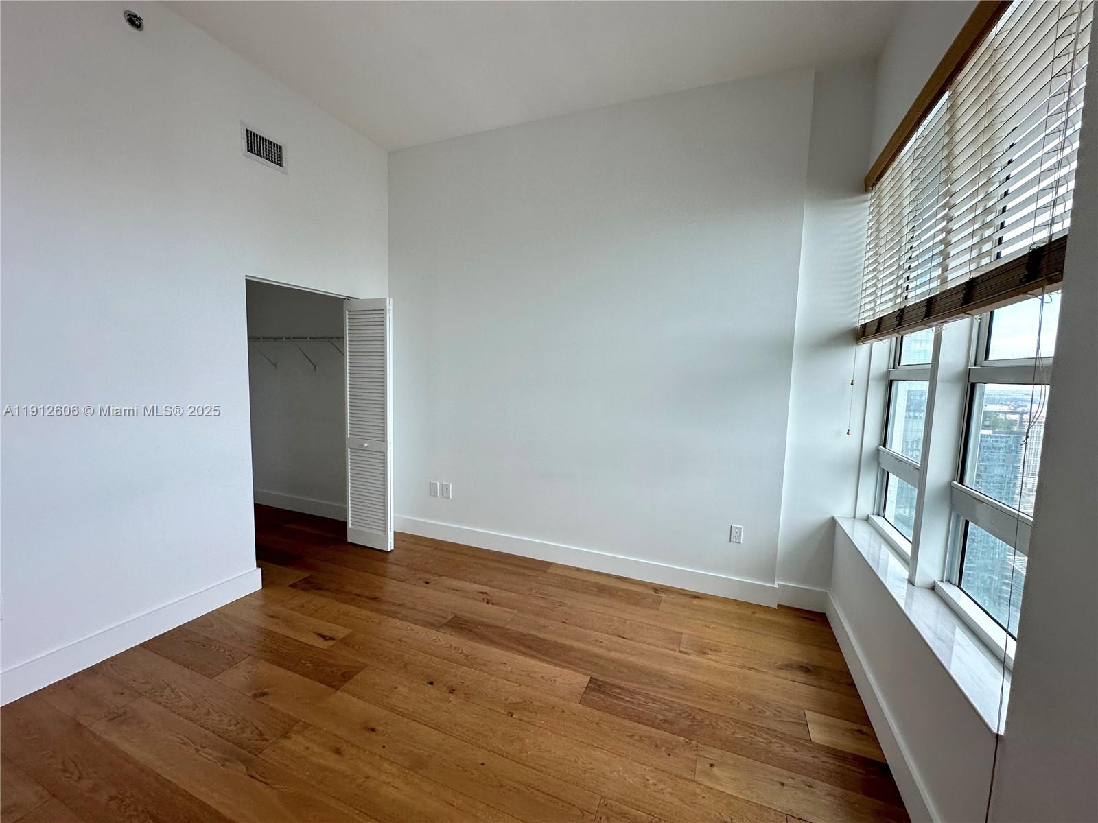 950 Brickell Bay Dr #5404, Miami FL 33131