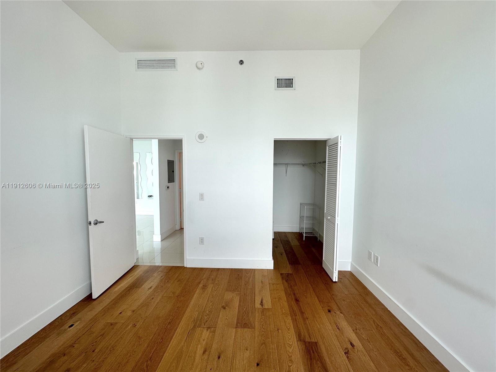 950 Brickell Bay Dr #5404, Miami FL 33131