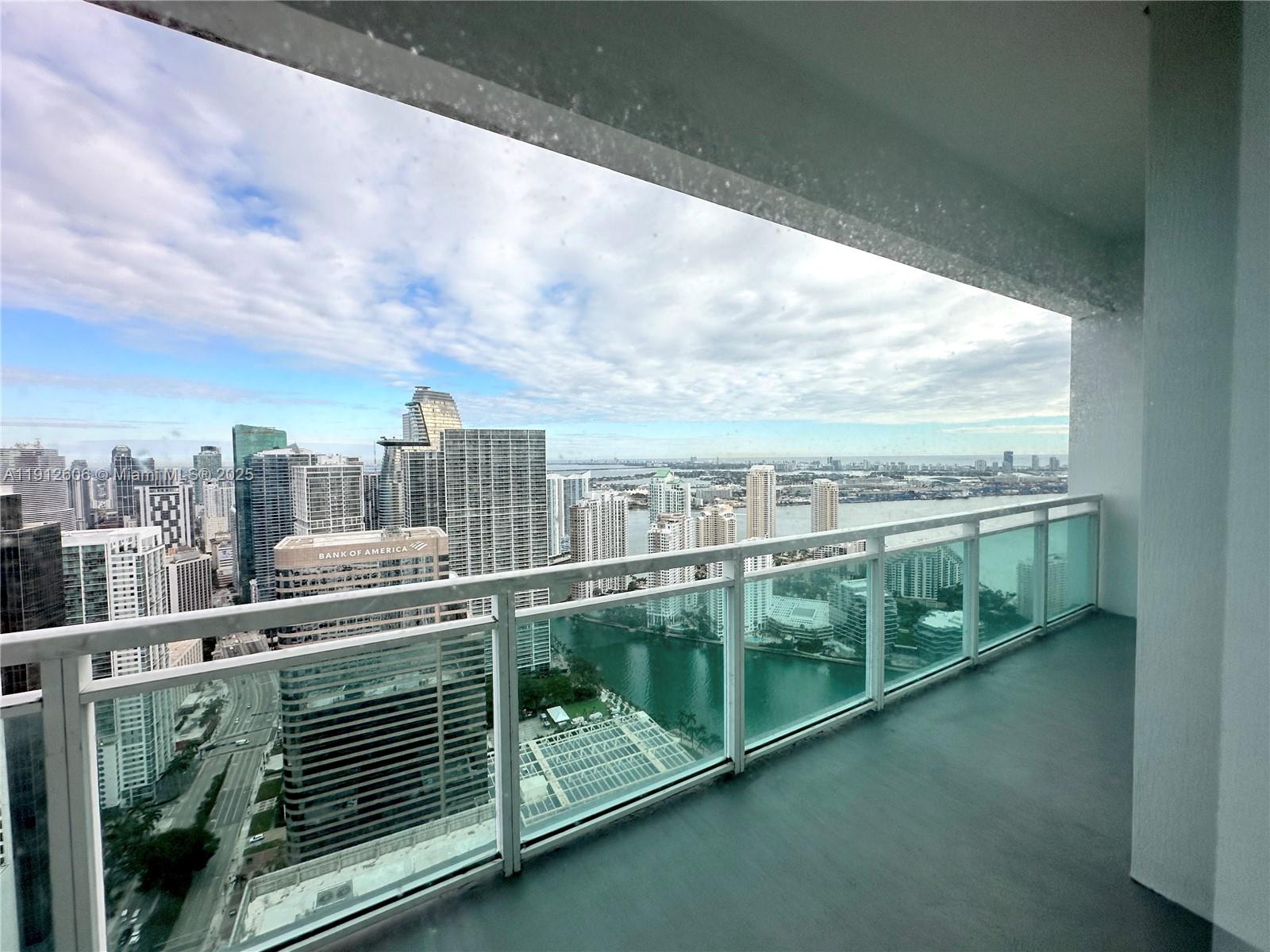 950 Brickell Bay Dr #5404, Miami FL 33131
