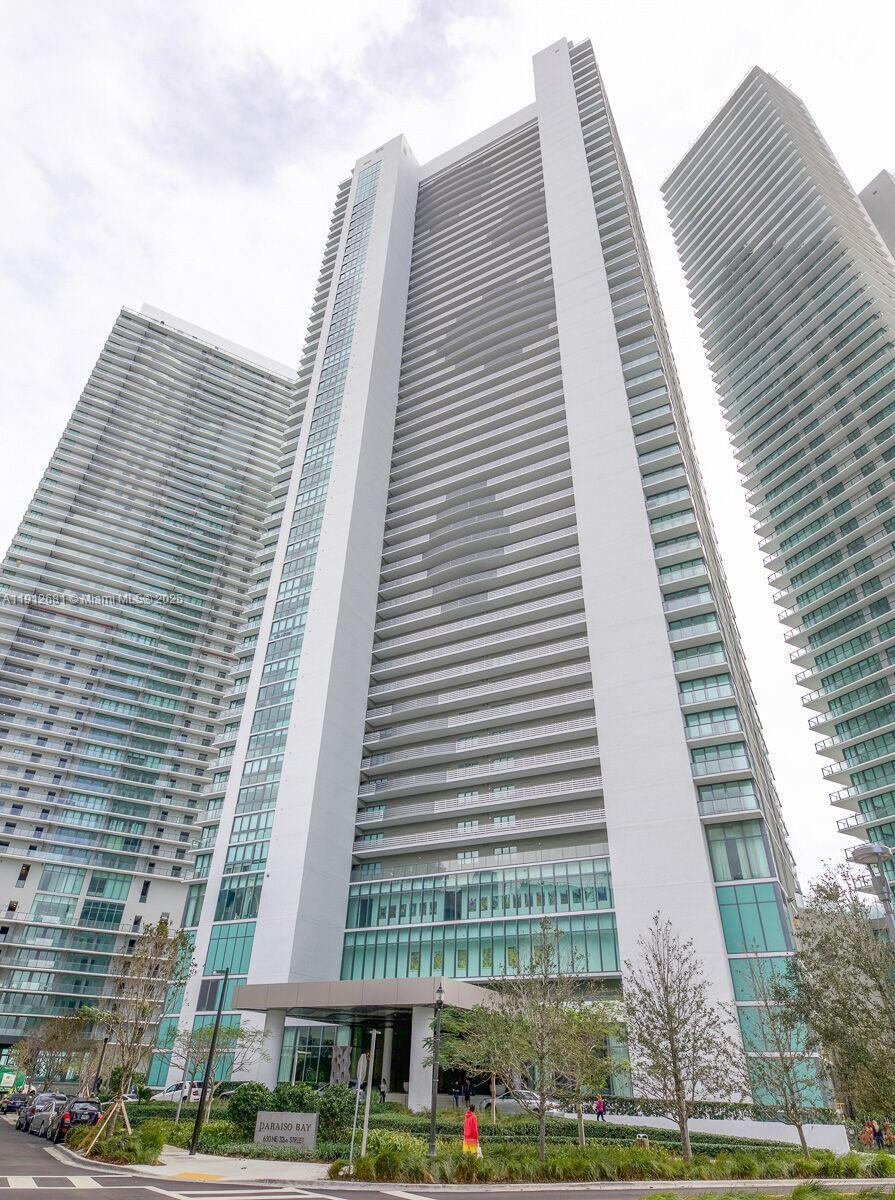 650 NE 32nd St #1002, Miami FL 33137